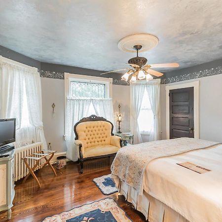 The Inn On Holly B&B Pitman Kamer foto